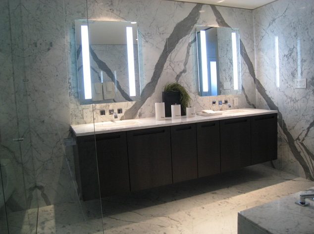 Подсветка зеркала в ванной