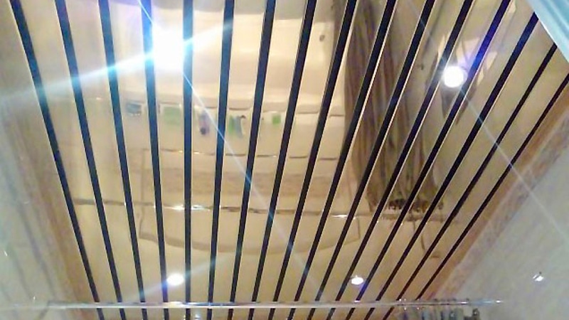 Подвесной потолок в ванной