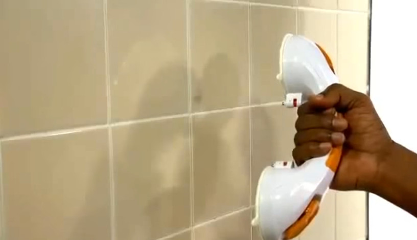 Поверхность стены должна быть сухой и чистой