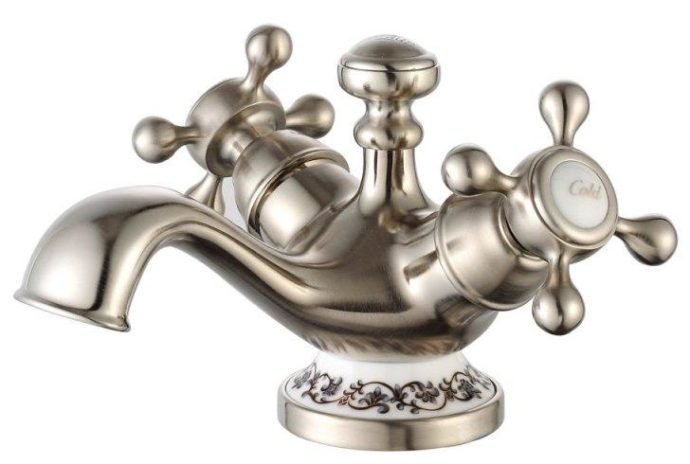 Пример никелированного смесителя