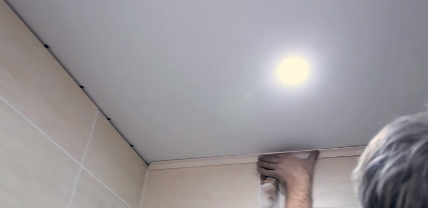 Процесс приклеивания