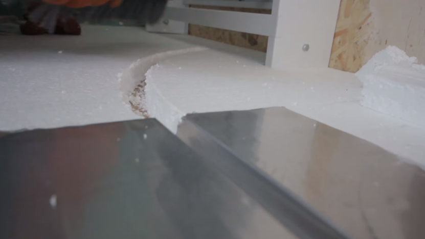 Прорезанный в фольге канал