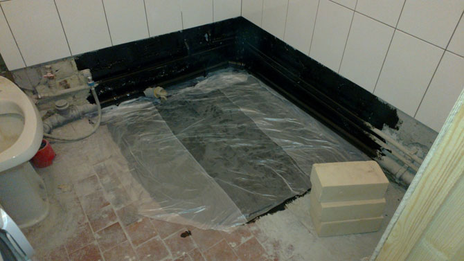 Простая пленка хорошо выполнит функцию гидроизоляции