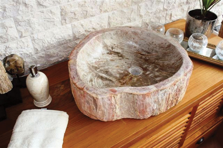 Раковина из камня