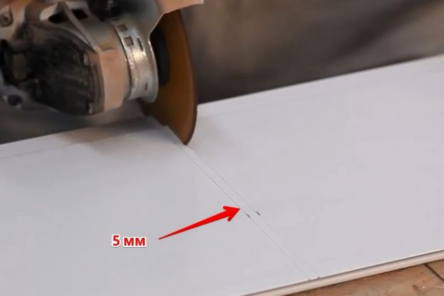 Резка ПВХ панели на 5 мм короче
