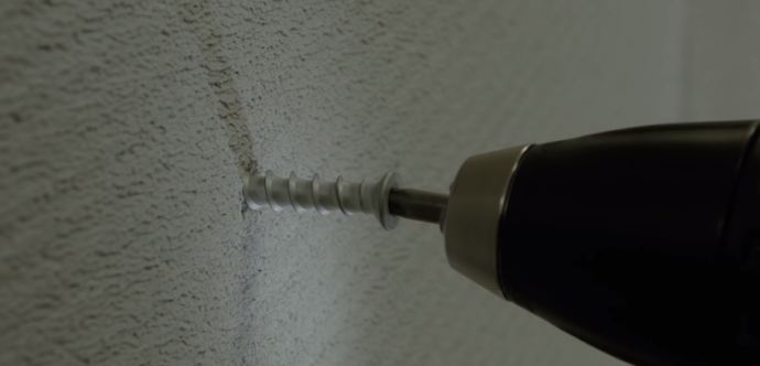 Шуруп с широкой резьбой