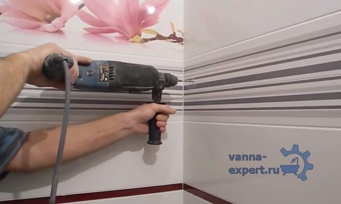 Сделайте отверстие в стене