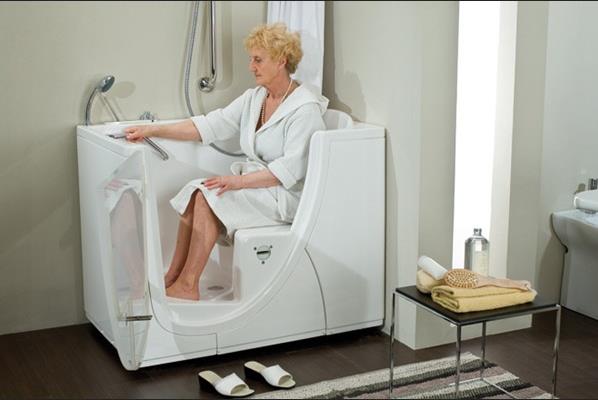 Сидячая ванна с дверцей