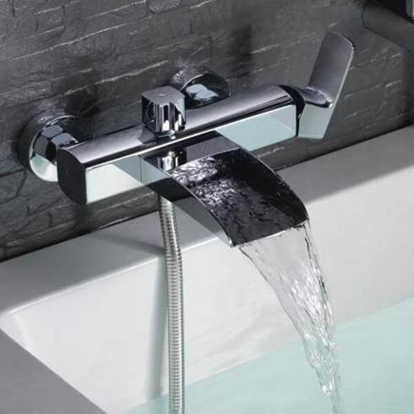 Смеситель для ванны с каскадным изливом