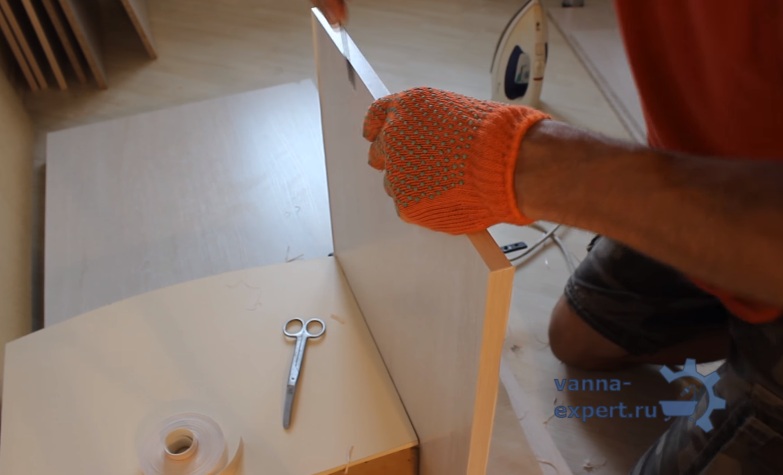 Срезаем выступающую ленту по длинной стороне