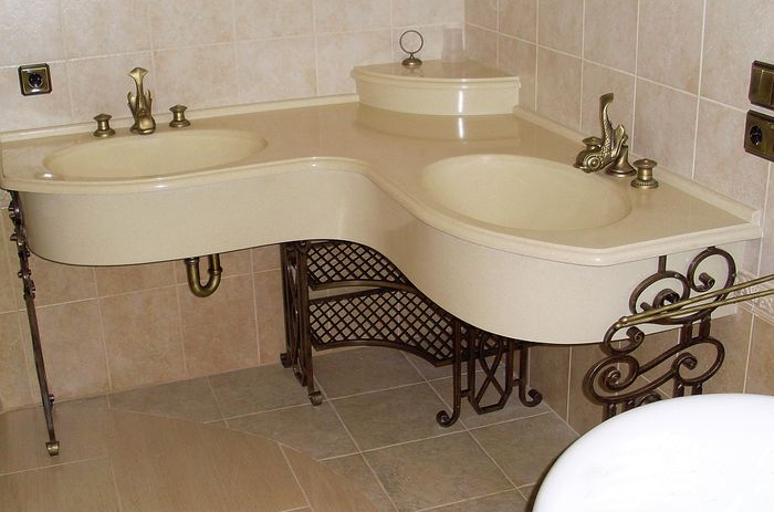 Столешница на ножках