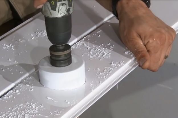 Сверление отверстия под светильник