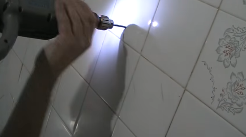 Сверление отверстия в плитке