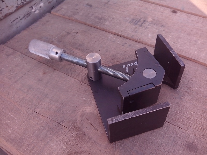 Угловые тиски