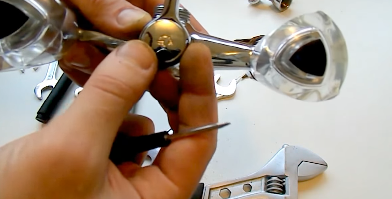 Установите заглушку