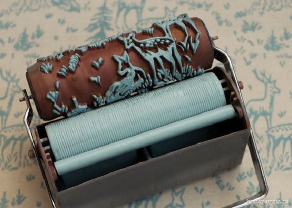 Узорный валик с изображением животных