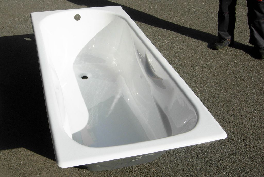 Ванна чугунная с подлокотниками