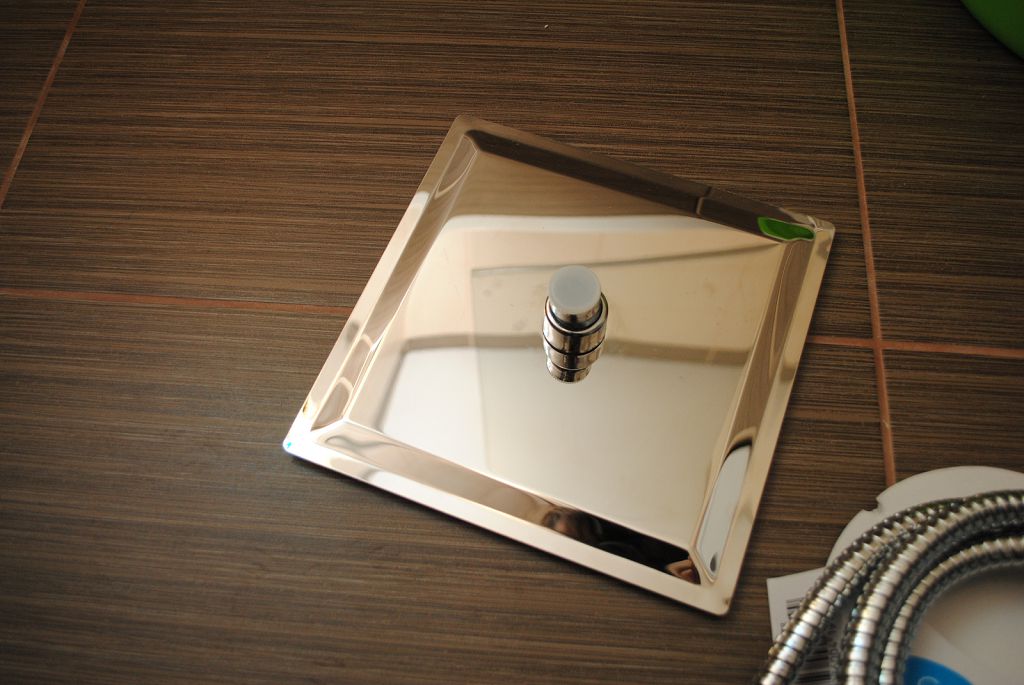 Верхний или потолочный душ