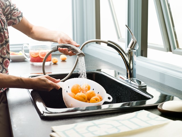 Вымыть фрукты очень легко