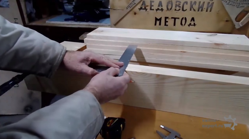 Выполнение разметки с помощью угольника