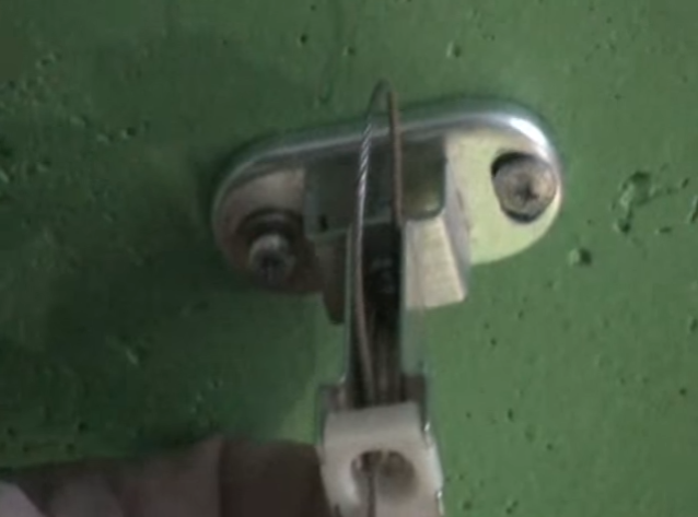 Закрепленный ролик и протягивание троса