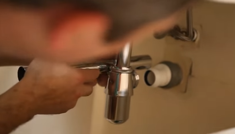 Замерьте расстояние от сифона до отводящего патрубка канализации