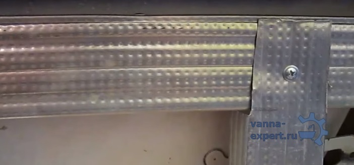 Крепление промежуточной стойки сверху