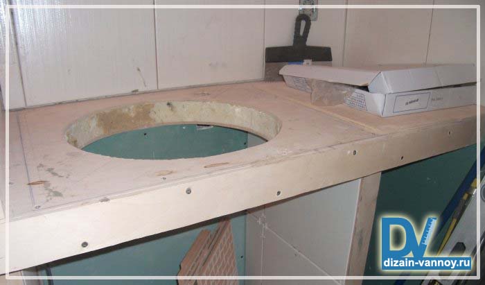 столешница из плитки в ванной