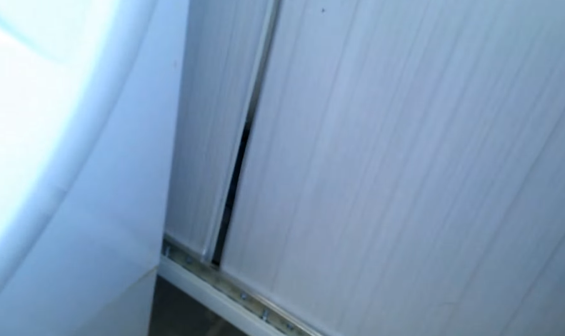 Панели можно сдвигать и раздвигать без усилий