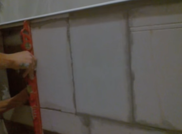 Кладка должна быть вертикальной