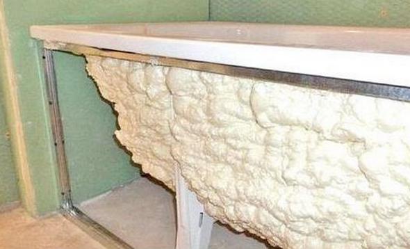 На фото опора из металлических профилей