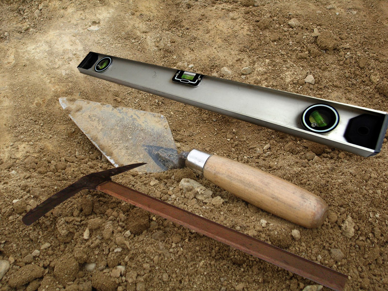 Основные инструменты каменщика для кладки