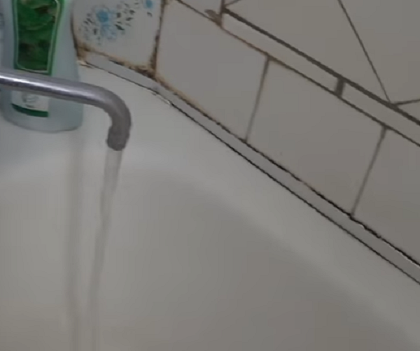 Откройте кран и проверьте температуру воды