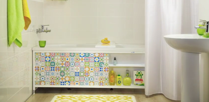 Открытая дверца экрана