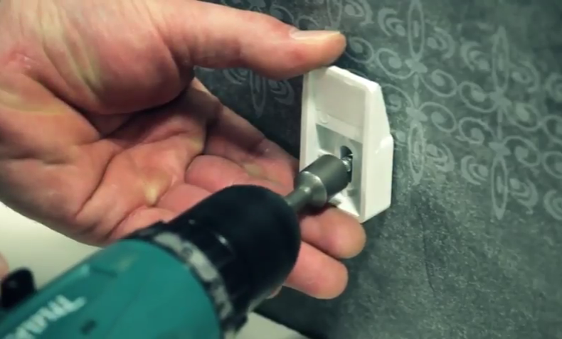 Прикручивание фиксатора