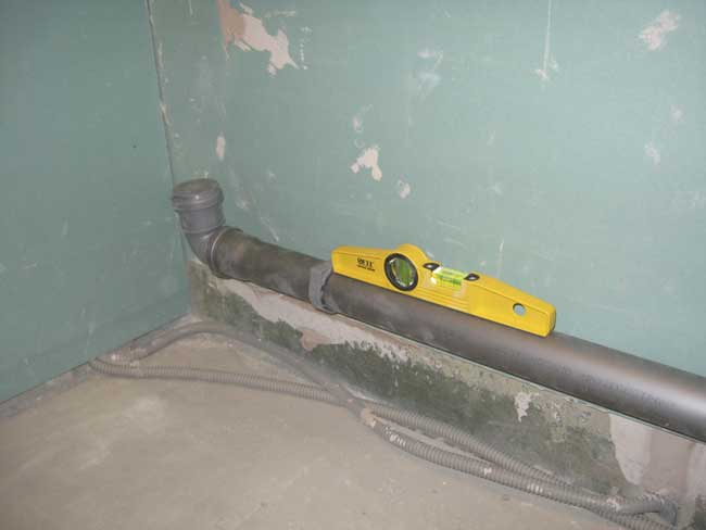 Проверка уклона уровнем, пример