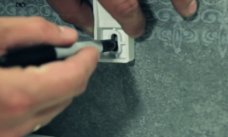 Разметка для сверления отверстия под крепление упора