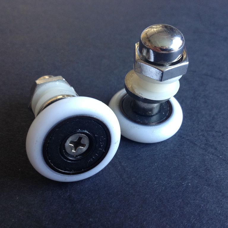 Ролики позволяют легко и бесшумно открывать дверцы