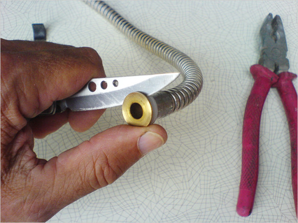 Снимаем уплотнители и латунные втулки