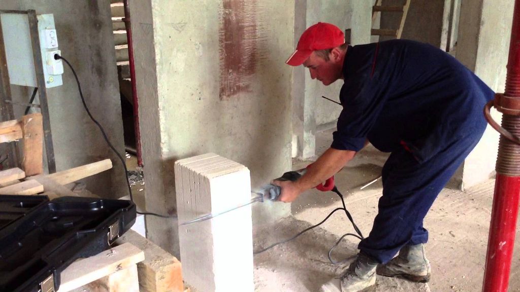 Точный распил пеноблоков с помощью сабельной пилы