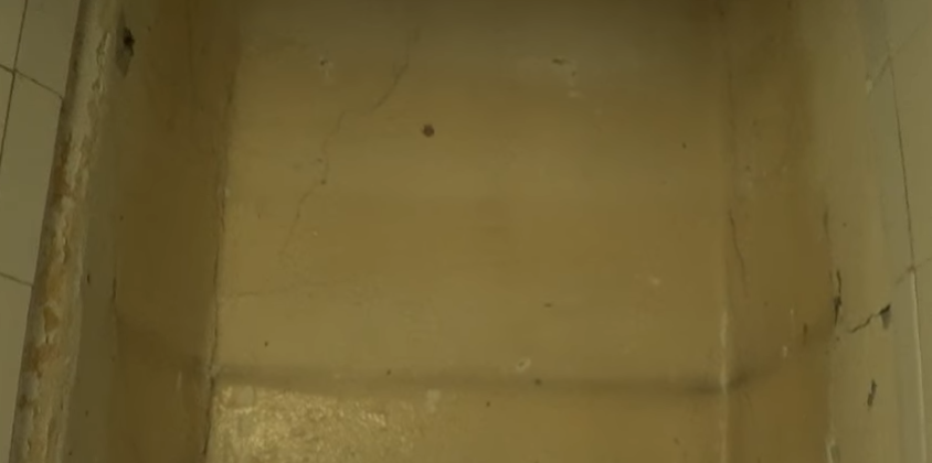 Здесь будет установлен водонагреватель. Габариты помещения соответствуют размерам бойлера