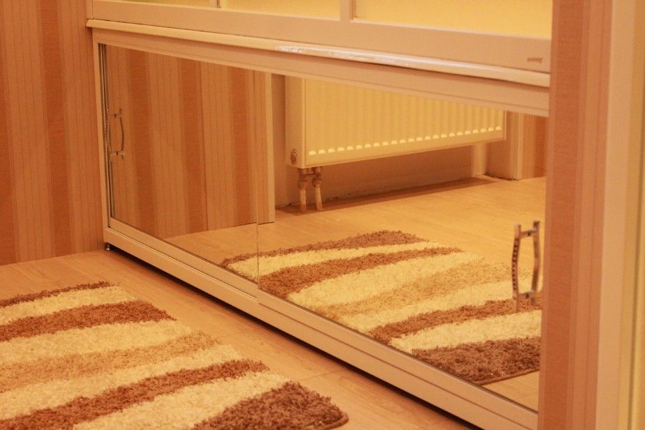 Зеркальный раздвижной экран